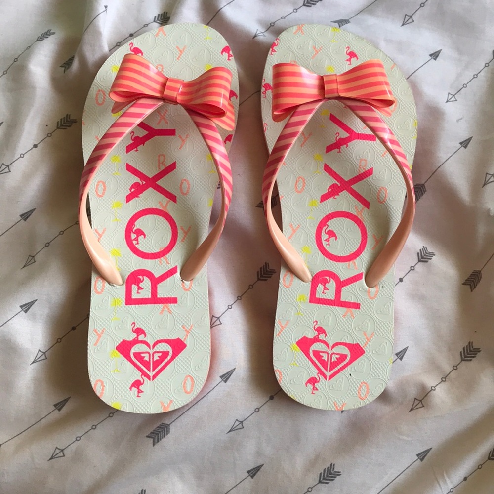 SOLD ON MERC Roxy Girls Slippers!